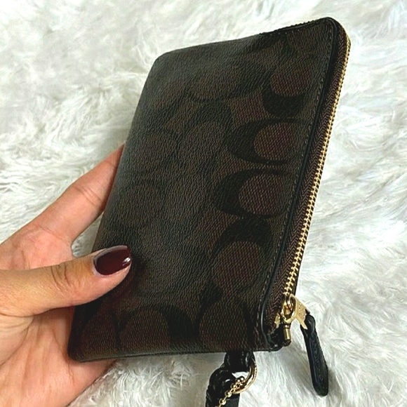 COACH AUTHENTIC MONOGRAM SIGNATURE CANVAS WRISTLET LNC COND W/HANGTAG - Picture 12 of 14